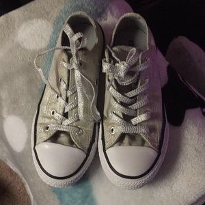 Girls converse